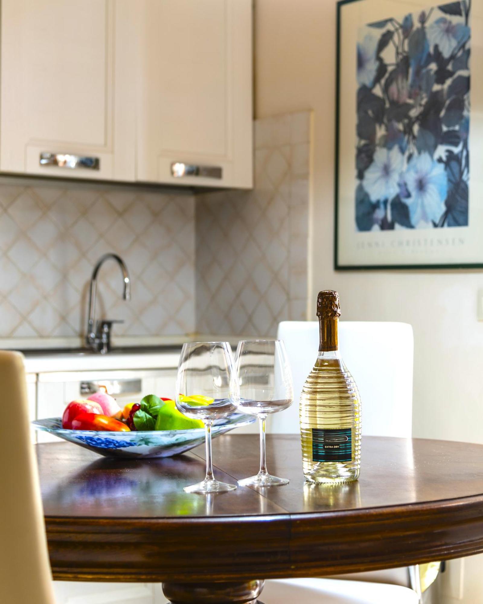 Hostly-la Casa Di Marta-two Steps From The Tower Apartment